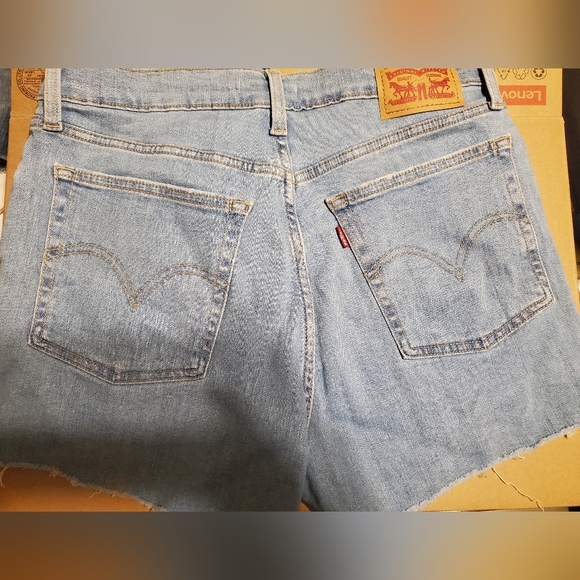 Women's Levi's High Rise Denim Shorts- Size 30 - New - Picture 5 of 5